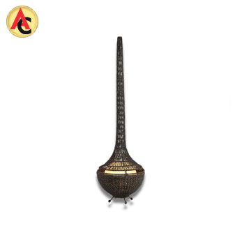 Floor lamp with Eiffel Tower-inspired design