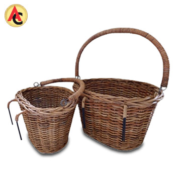 Bicycle basket in handwoven rattan