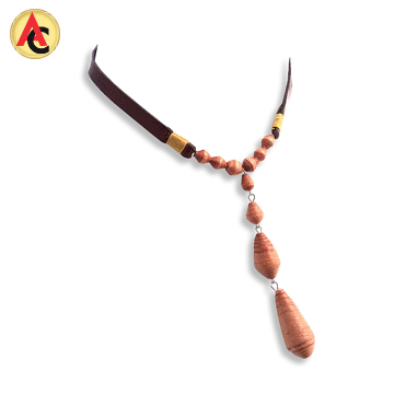 Adjustable necklace uses recycled leather
