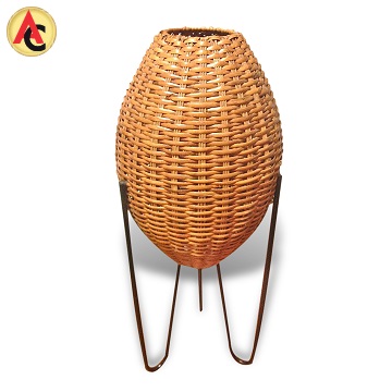 Egg-shaped lamp made of rattan