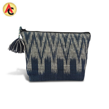 Purse made of indigo-dyed fabric